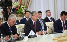 Встреча с Президентом Республики Узбекистан Шавкатом Мирзиёевым в расширенном составе
