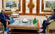 Мемлекет басшысы Түрікменстан Президенті Гурбангулы Бердімұхамедовпен келіссөз жүргізді