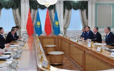 Глава государства провел встречу с Председателем Постоянного комитета Всекитайского собрания народных представителей КНР Ли Чжаньшу
