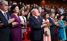 Посещение торжественного концерта «Әлемнің жарығы», посвященного празднованию Международного женского дня 8 Марта