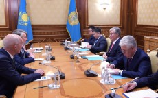 Президент Казахстана принял главного исполнительного директора компании Royal Dutch Shell plc Бена ван Бердена