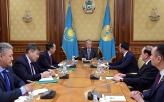 Президент Казахстана Касым-Жомарт Токаев принял Первого заместителя председателя партии «Nur Otan» Маулена Ашимбаева, председателя Демократической партии Казахстана «Ак жол» Азата Перуашева, секретаря Центрального Комитета Коммунистической народной партии Казахстана Айкына Конурова, председателя Народно-демократической патриотической партии «Ауыл» Али Бектаева