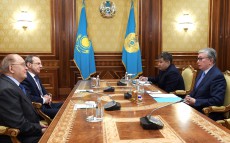 Президент Казахстана Касым-Жомарт Токаев принял ректора Московского государственного университета им. М.В. Ломоносова Виктора Садовничего и председателя Российского общественного совета по международному сотрудничеству и публичной дипломатии Сергея Орджоникидзе