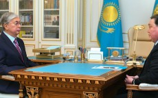 Глава государства принял Премьер-министра, председателя Государственной комиссии по обеспечению режима чрезвычайного положения Аскара Мамина