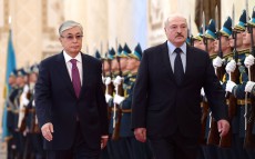 Президент Казахстана Касым-Жомарт Токаев провел переговоры с Президентом Республики Беларусь Александром Лукашенко в узком составе