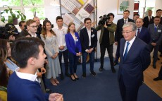 Президент Казахстана Касым-Жомарт Токаев посетил юношескую библиотеку имени Жамбыла в Алматы