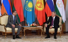 Первый Президент Казахстана принял председателя Коллегии Евразийской экономической комиссии Тиграна Саркисяна