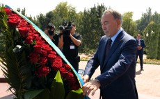 Participation in the ceremony of laying a basket of flowers to the monument to former President of Uzbekistan Islam Karimov