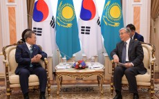 Президент Казахстана Касым-Жомарт Токаев провел переговоры с Президентом Республики Корея Мун Чжэ Ином в узком составе