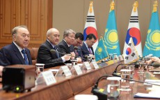 Қазақстан Президенті Корея Республикасының Президенті Пак Кын Хемен кеңейтілген құрамда келіссөз жүргізді