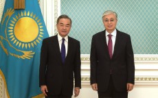 Президент Казахстана Касым-Жомарт Токаев принял члена Госсовета, министра иностранных дел КНР Ван И