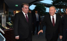Нұрсұлтан Назарбаев пен Эмомали Рахмон Қазақстан Республикасының Тұңғыш Президенті – Елбасы кітапханасына барды
