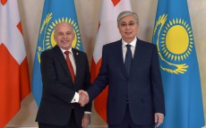 Глава государства Касым-Жомарт Токаев провел переговоры с Президентом Швейцарии Ули Маурером в узком составе