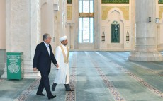 Мемлекет басшысы Әзірет-Сұлтан мешітіне барды
