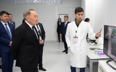 Елбасы «Назарбаев Университеті» дербес білім беру мекемесінің ғылыми-зерттеу кешеніне барды