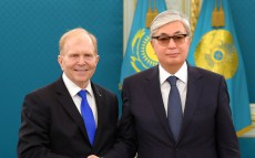 Қасым-Жомарт Тоқаев Америка Құрама Штаттарының Қазақстандағы Төтенше және өкілетті елшісі Уильям Мозерден сенім грамотасын қабылдады