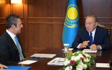 Нұрсұлтан Назарбаев «Коч Холдинг» компаниясы басқармасының төрағасы Али Йылдырым Кочпен кездесті