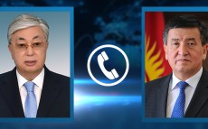 Состоялся телефонный разговор Главы государства с Президентом Кыргызской Республики Сооронбаем Жээнбековым