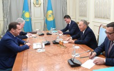 Нұрсұлтан Назарбаев Ресей Федерациясы Үкіметінің төрағасы Дмитрий Медведевпен кездесті