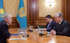 Касым-Жомарт Токаев принял известного французского политического деятеля, президента ассоциации «Attali and Associes» Жака Аттали