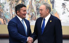 Қазақстан Президенті Нұрсұлтан Назарбаев Монғолия Президенті Халтмаагийн Баттулгамен кездесті