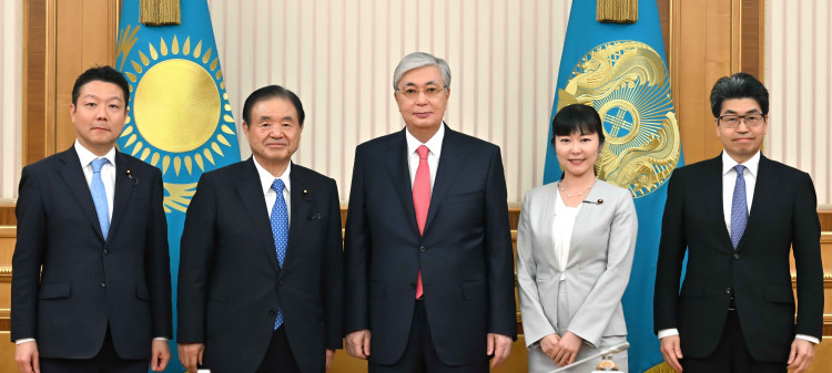 Президент Касым-Жомарт Токаев принял председателя Японской парламентской лиги дружбы с Казахстаном Тошиаки Эндо