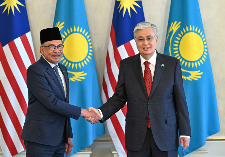 The Head of State met with Malaysian Prime Minister Anwar Ibrahim